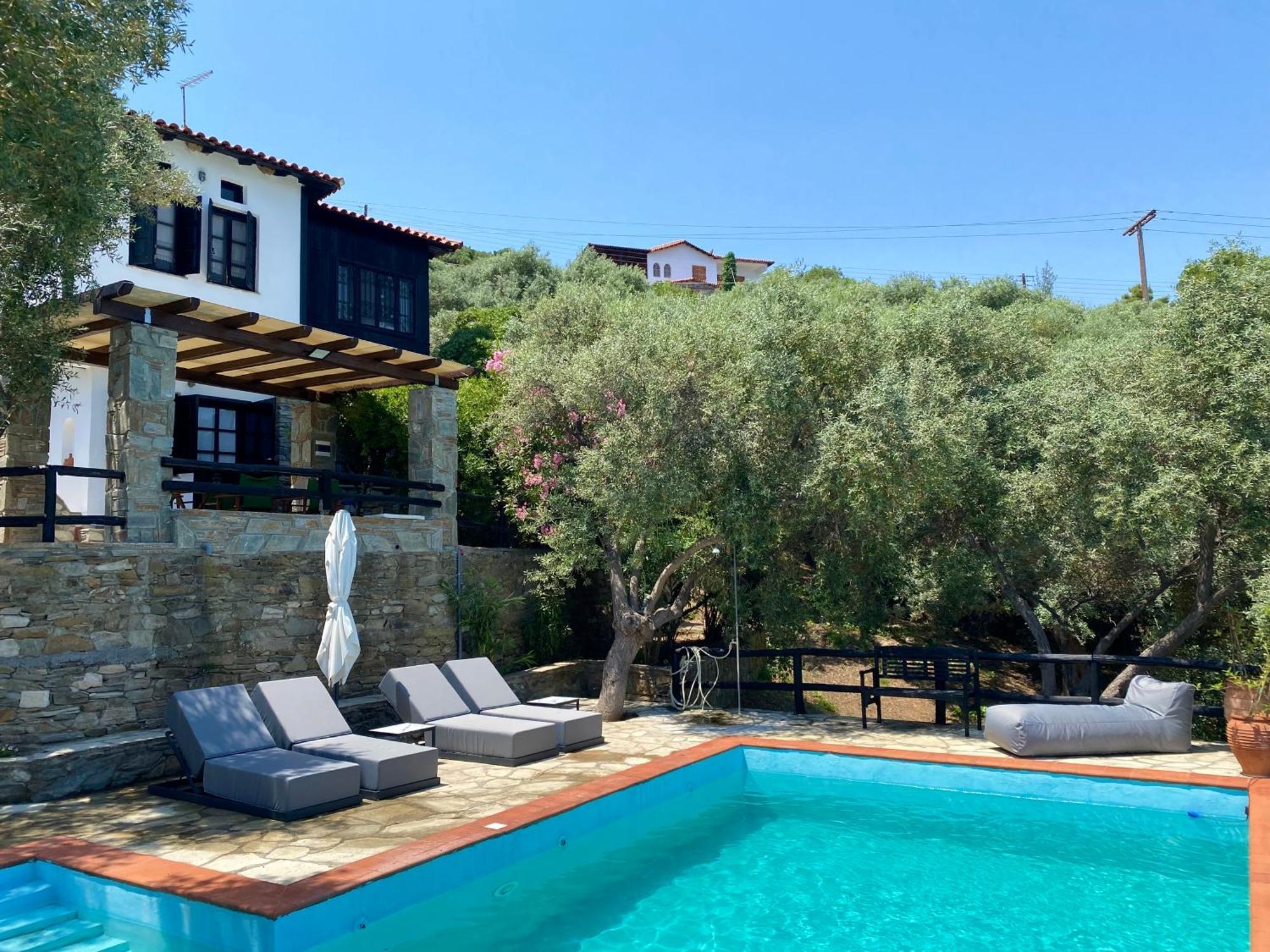 Villa Valia: Traditional Luxurious Residence 피르가디키아 외부 사진