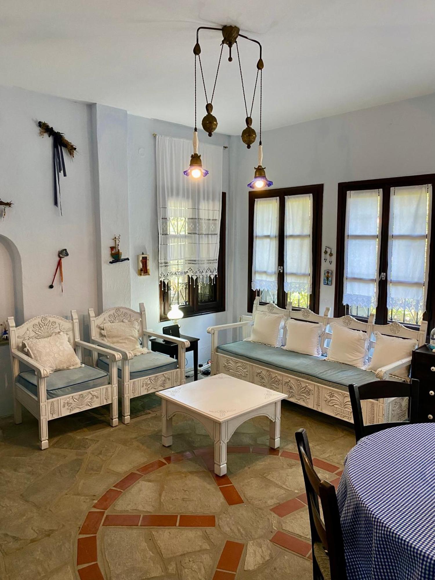 Villa Valia: Traditional Luxurious Residence 피르가디키아 외부 사진
