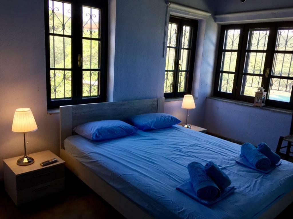 Villa Valia: Traditional Luxurious Residence 피르가디키아 외부 사진